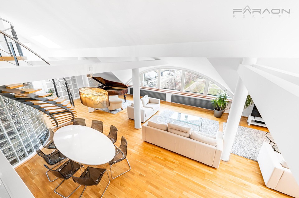 Pronájem luxusního mezonetového bytu 5+kk, 250 m2 + terasa a zimní zahrada + parkování u Palackého n