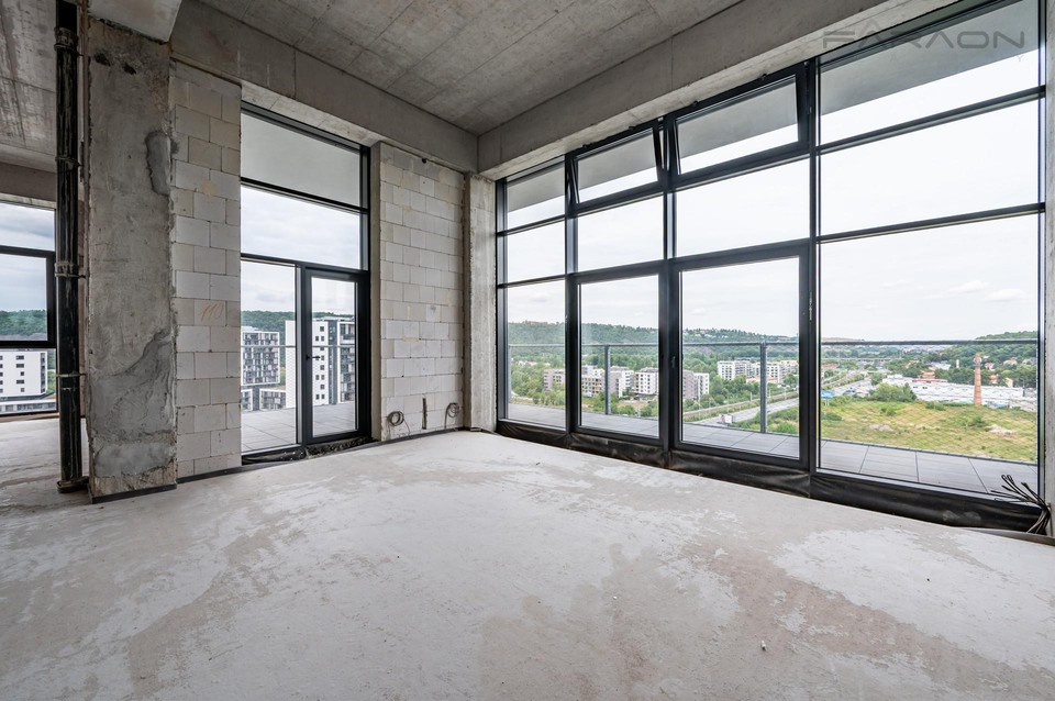 Prodej loftového bytu (92,8 m2) s terasou (29 m2) a dvěma parkovacími stáními