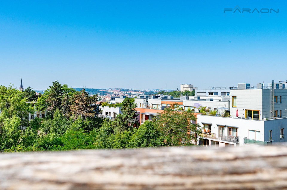 Prodej slunného bytu 4+kk (125,8m2), dva balkony, parkovací místo, Jeseniova, Praha 3