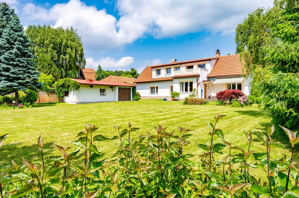 Prodej zděného domu (205m2), pozemek 1328m2, Jevany