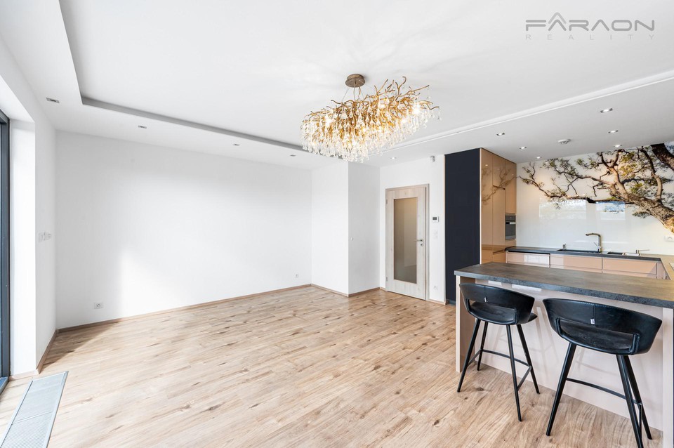 Prodej rodinného domu 4+kk, terasa, garáž (136 m²), pozemek 164 m², Praha 4 - Újezd u Průhonic