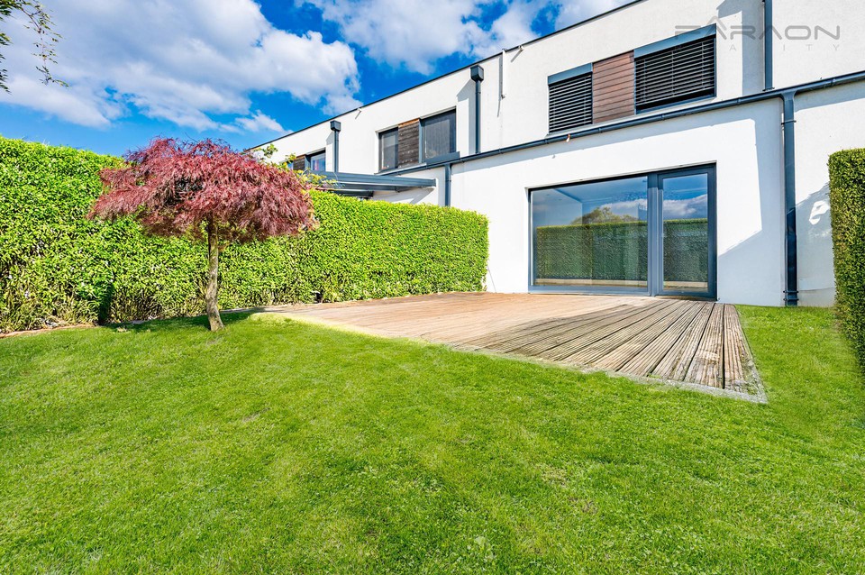 Prodej rodinného domu 4+kk, terasa, garáž (136 m²), pozemek 164 m², Praha 4 - Újezd u Průhonic