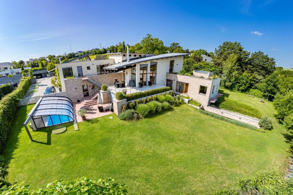 Prodej vily 11+1(674m2), pozemek 2276m2, Praha 5 - Velká Chuchle