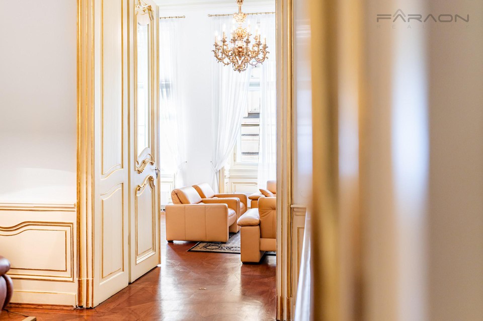 Prodej atypického bytu 4+kk (142 m2), Smetanovo nábřeží, Praha 1 - Staré Město