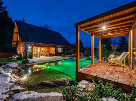 Prodej - komerční objekt, obchodní centrum, 194 m²