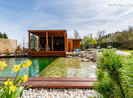 Prodej - komerční objekt, obchodní centrum, 194 m²