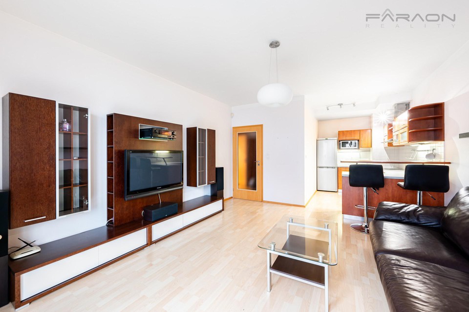 Vybavený byt 2+kk, 53 m2, balkon, parking, Praha 10-Záběhlice, Velenovského