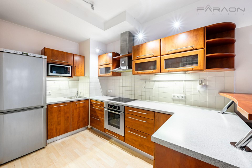 Vybavený byt 2+kk, 53 m2, balkon, parking, Praha 10-Záběhlice, Velenovského