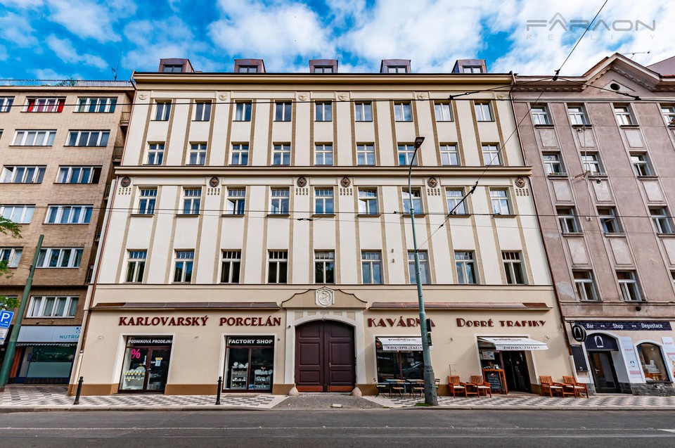 Pronájem zařízeného bytu 2+kk, 45 m2, na Karlínském náměstí, Praha 8