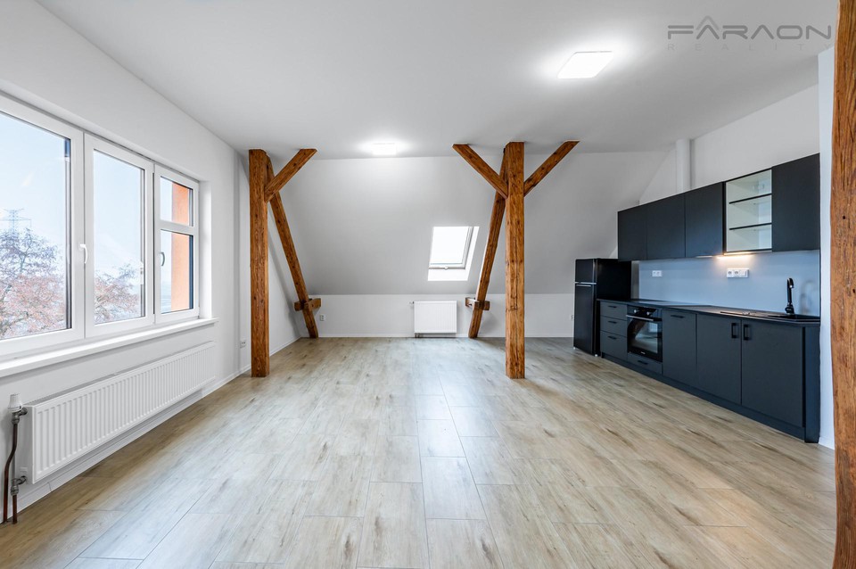 Prodej třípodlažního bytového domu 550 m2 se zahradou 1261 m2, Lety, Písek, Jihočeský kraj