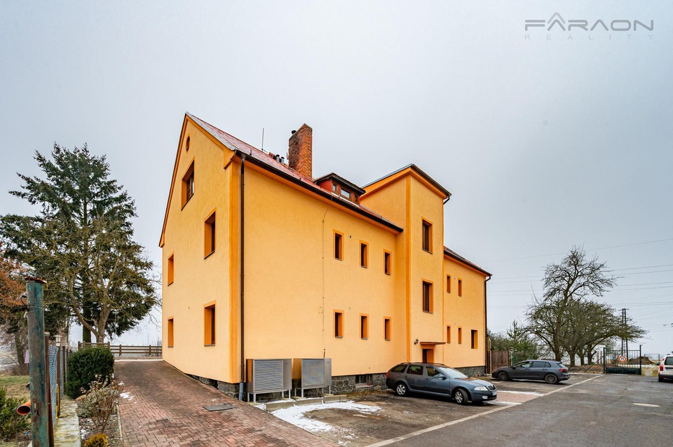 Prodej třípodlažního bytového domu 550 m2 se zahradou 1261 m2, Lety, Písek, Jihočeský kraj