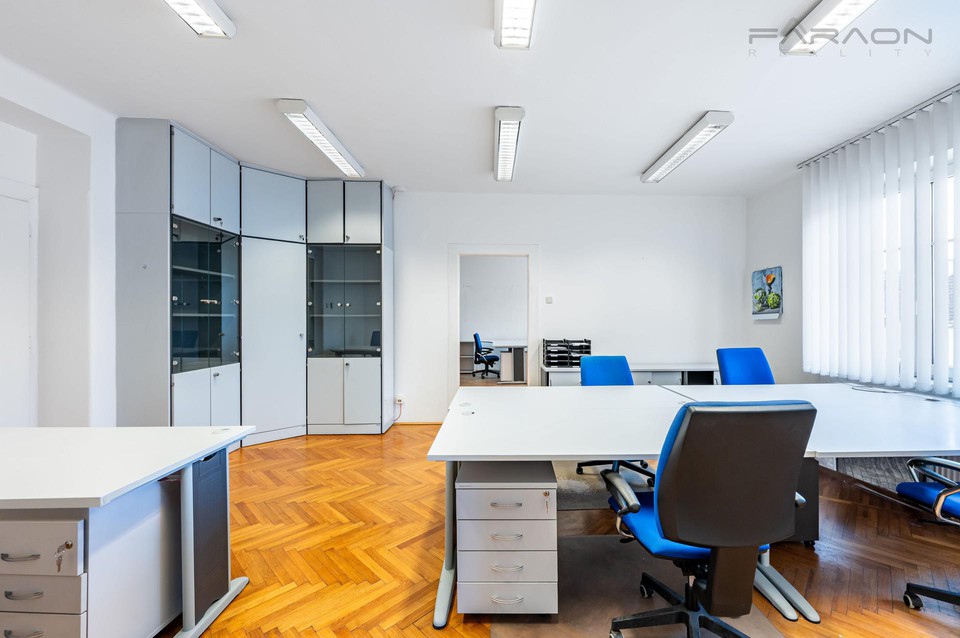 Pronájem komerčního objektu 450 m2, 11 parkovacích míst, kanceláře, sklad - Mladá Boleslav