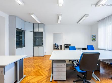 Pronájem - kanceláře, 450 m²