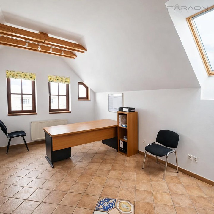 REZERVACE. Pronájem vily 160 m2, pozemek 54 m2, Praha 15