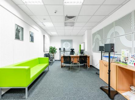 Pronájem - kanceláře, 194 m²