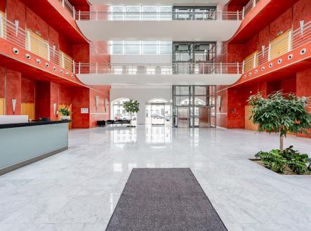 Pronájem - kanceláře, 488 m²