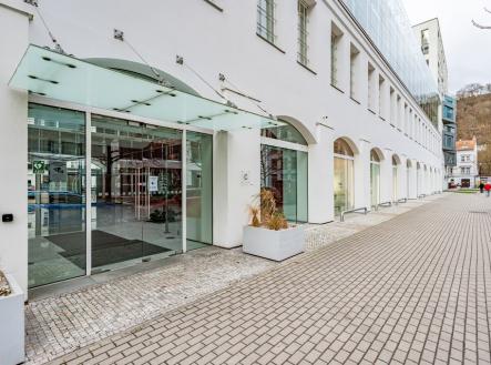 Pronájem - kanceláře, 488 m²