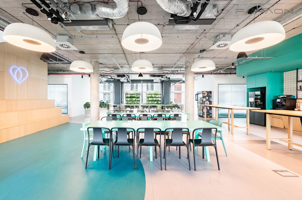 Designové kanceláře k pronájmu ( 706 m² ) v budově BLOCK – Praha 8 - Karlín, plně vybavené nábytkem 