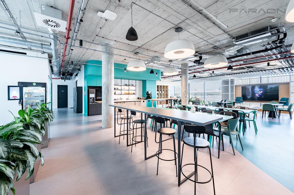 Designové kanceláře k pronájmu ( 706 m² ) v budově BLOCK – Praha 8 - Karlín, plně vybavené nábytkem 