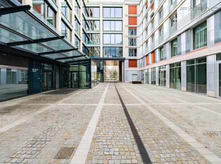 Pronájem - kanceláře, 706 m²