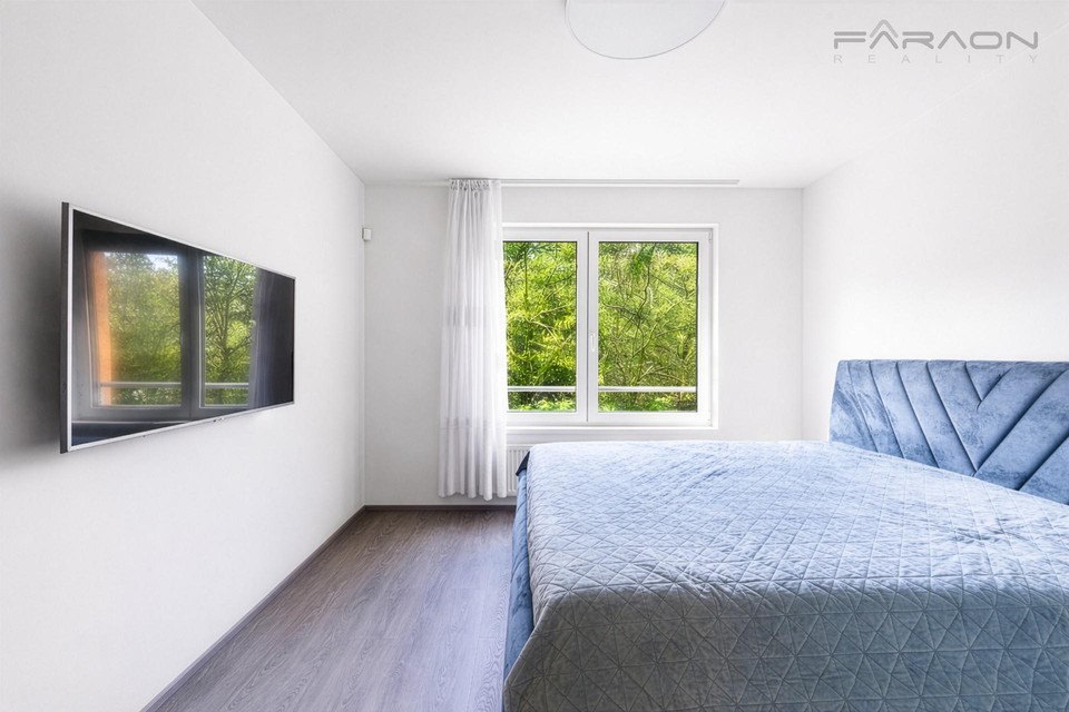 Prodej nového kompletně vybaveného bytu 2+kk, 62,2 m², terasa, parkovací místo, Klapálkova, Praha 10