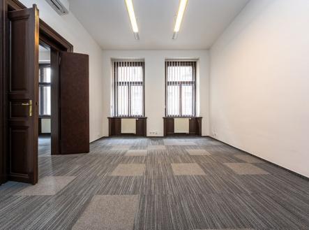 Pronájem - kanceláře, 212 m²