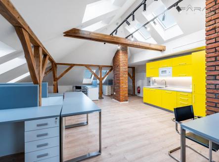 Pronájem - kanceláře, 86 m²