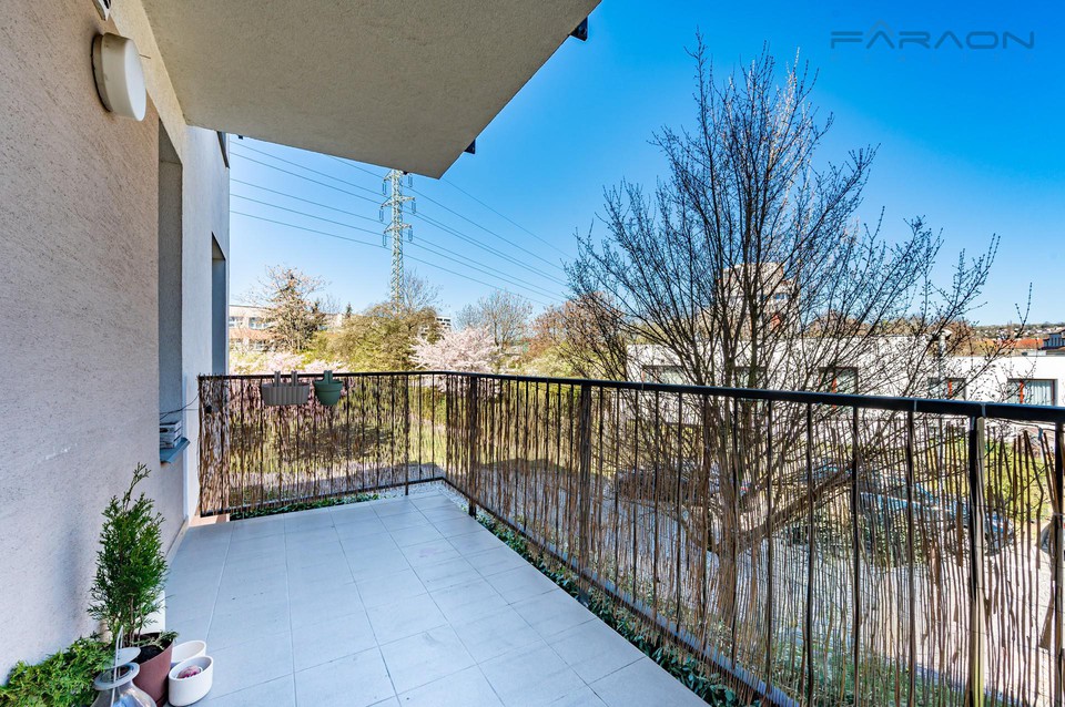 Prodej bytu 3+kk (79 m2) s balkonem (7 m2), sklepem a parkovacím stáním, Praha 9 - Hloubětín