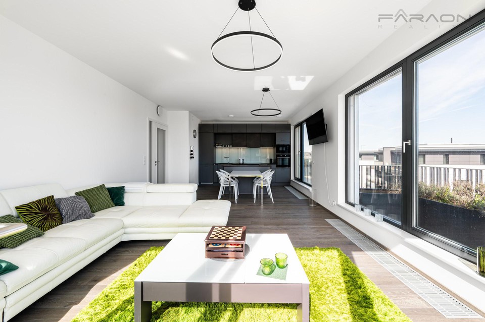 Pronájem bytu 4+kk, terasa, 2 parkovací stání, výhled na Prahu, Top Rezidence Na Pomezí, Praha 5 - K