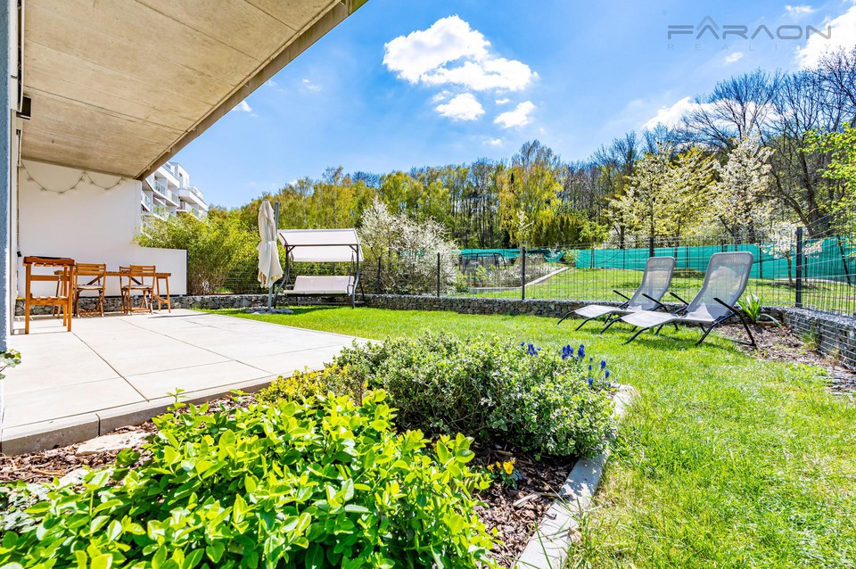 Byt 2+kk, 49 m2, předzahrádka 62,5 m2, sklep, parking, Naskové, Praha 5-Košíře