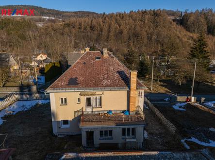 POHLED ZE ZADNÍ ČÁSTI | Prodej - dům/vila, 133 m²