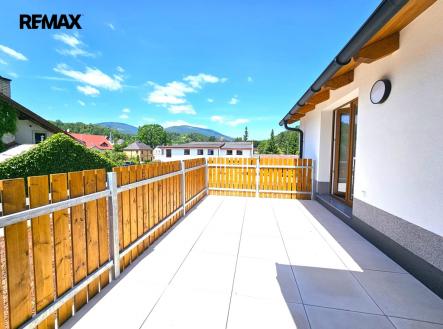 vyhled-z-terasy-bytu-b5-1.jpg | Prodej bytu, 3+kk, 84 m²