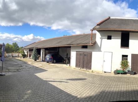 dvur.jpg | Prodej - dům/vila, 132 m²