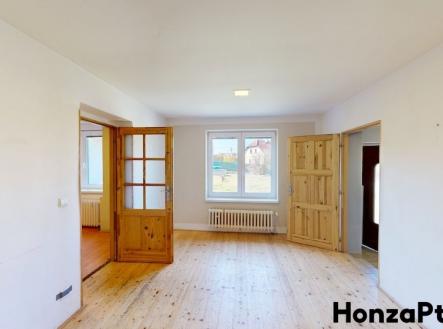 Prodej rodinného domu Strašín, realitní makléř v Praze Honza Ptáček realitní makléř v Pra | Prodej - dům/vila, 126 m²