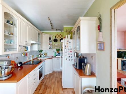 Prodej dvougeneračního bytu na Černém mostě, realitní makléř v Praze Honza Ptáček realitni | Prodej bytu, 4+1, 96 m²