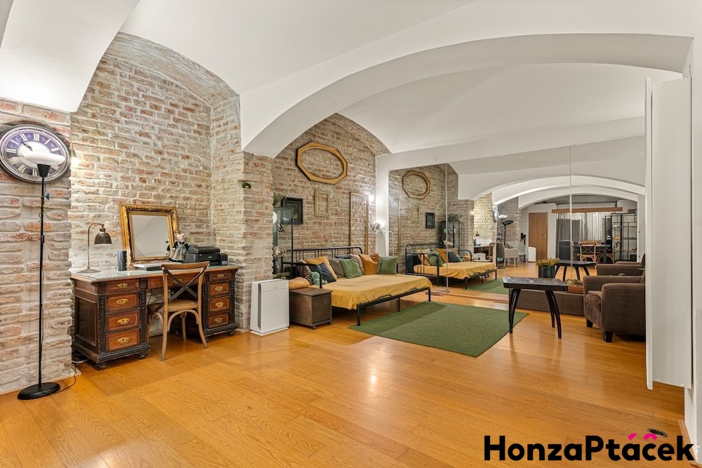 Prodej nebytového prostoru Ditrichova, Joga, Honza Ptáček relitní makléř v Praze, realitní ka