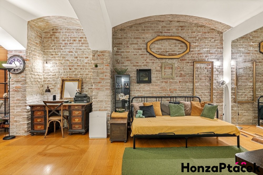 Prodej nebytového prostoru Ditrichova, Joga, Honza Ptáček relitní makléř v Praze, realitní ka