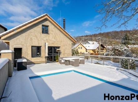 Prodej domu, Černé Voděrady, Honza Ptáček realitní makléř v Praze zima3 | Prodej - dům/vila, 159 m²