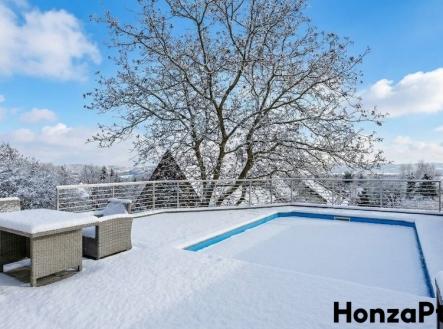 Prodej domu, Černé Voděrady, Honza Ptáček realitní makléř v Praze zima4 | Prodej - dům/vila, 159 m²