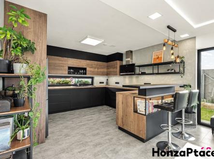 Prodej rodinného domu Tuháň, okr. Mělník, Honza Ptáček realitní makléř v Praze 6 | Prodej - dům/vila, 147 m²