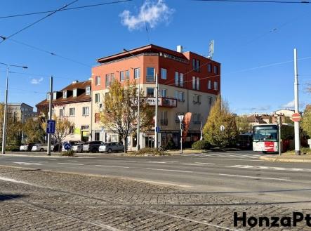 Pronájem obchodních prostor Kobylisy, realitní makléř v Praze, realitní kancelář PRAHA2 | Pronájem - obchodní prostor, 418 m²