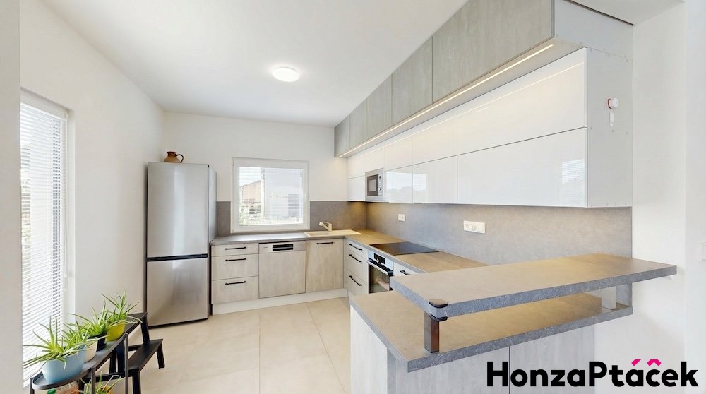 Prodej Rodinného domu v Nehvizdech, Honza Ptáček realitní makléř v Praze8