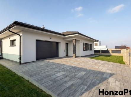 Prodej Rodinného domu Křenice, Honza Ptáček realitní makléř v Praze4 | Prodej - dům/vila, 190 m²