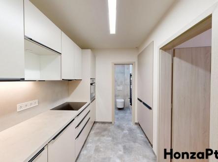 Pronájem bytu 2+kk,Schnirchova,Praha Honza Ptáček realitní makléř v Praze(1) | Pronájem bytu, 2+kk, 63 m²