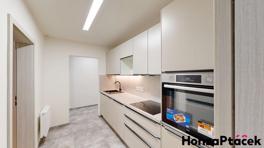 Pronájem bytu 2+kk,Schnirchova,Praha Honza Ptáček realitní makléř v Praze(2)