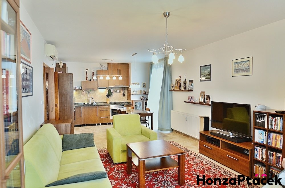 Pronájem bytu v osobním vlastnictví Zubrnická, Prosek, Praha realitní makléř v Praze, realitn