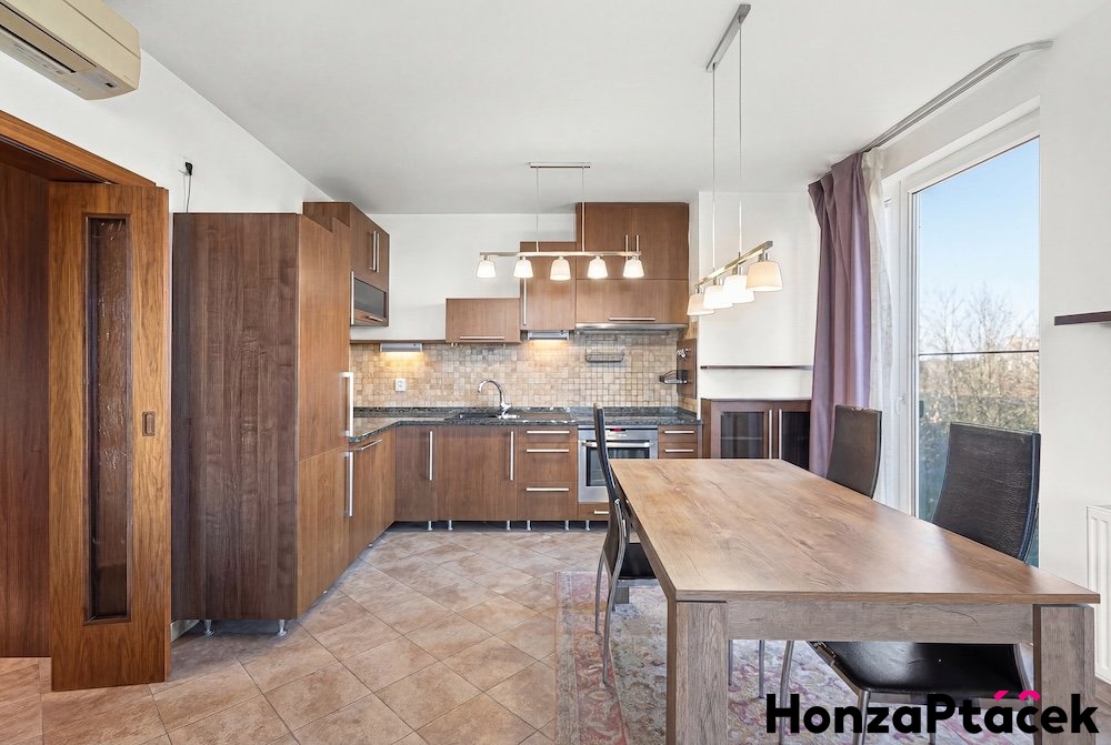 Pronájem bytu v ulici Zubrnická, Praha Prosek, Honza Ptáček realitní makléř v Praze3