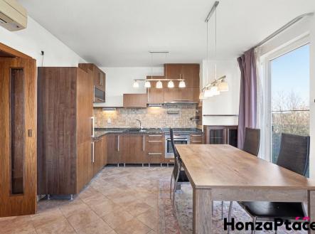 Pronájem bytu v ulici Zubrnická, Praha Prosek, Honza Ptáček realitní makléř v Praze3 | Pronájem bytu, 3+kk, 81 m²