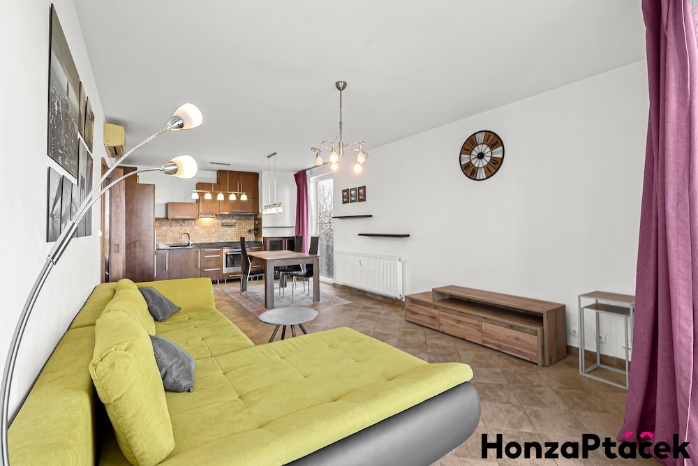 Pronájem bytu v ulici Zubrnická, Praha Prosek, Honza Ptáček realitní makléř v Praze1