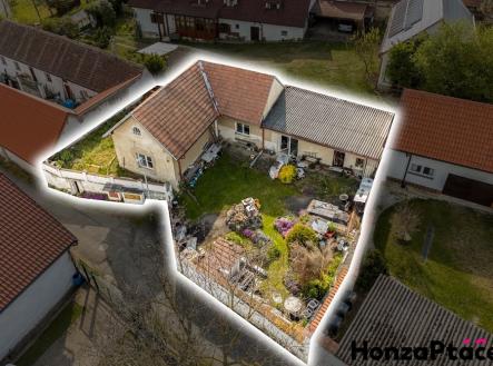 Prodej rodinného domu Čísovice, Honza Ptáček realitní makléř v Praze 18 | Prodej - dům/vila, 96 m²
